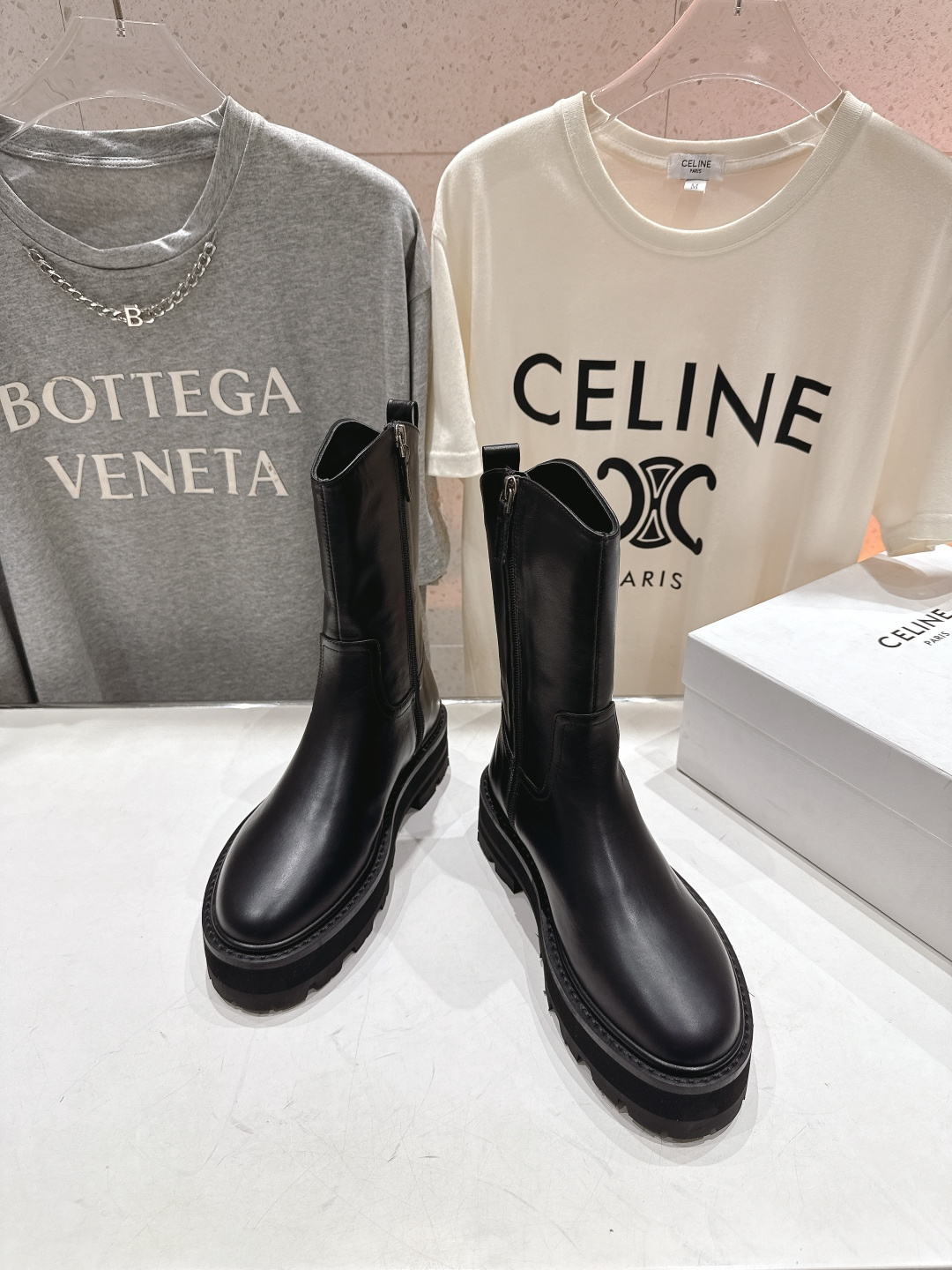 高版本出厂 Celine*赛琳F035 2025ss秋冬最新款短靴！lisa同款超火复古凯旋门短靴马丁靴