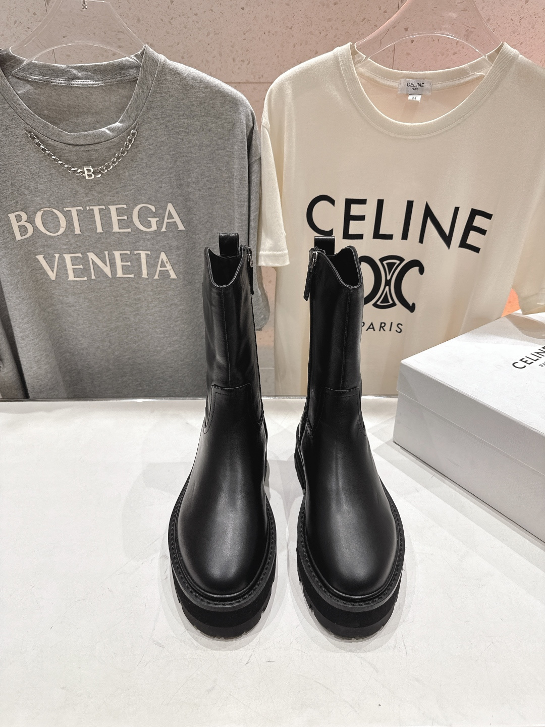 高版本出厂 Celine*赛琳F035 2025ss秋冬最新款短靴！lisa同款超火复古凯旋门短靴马丁靴