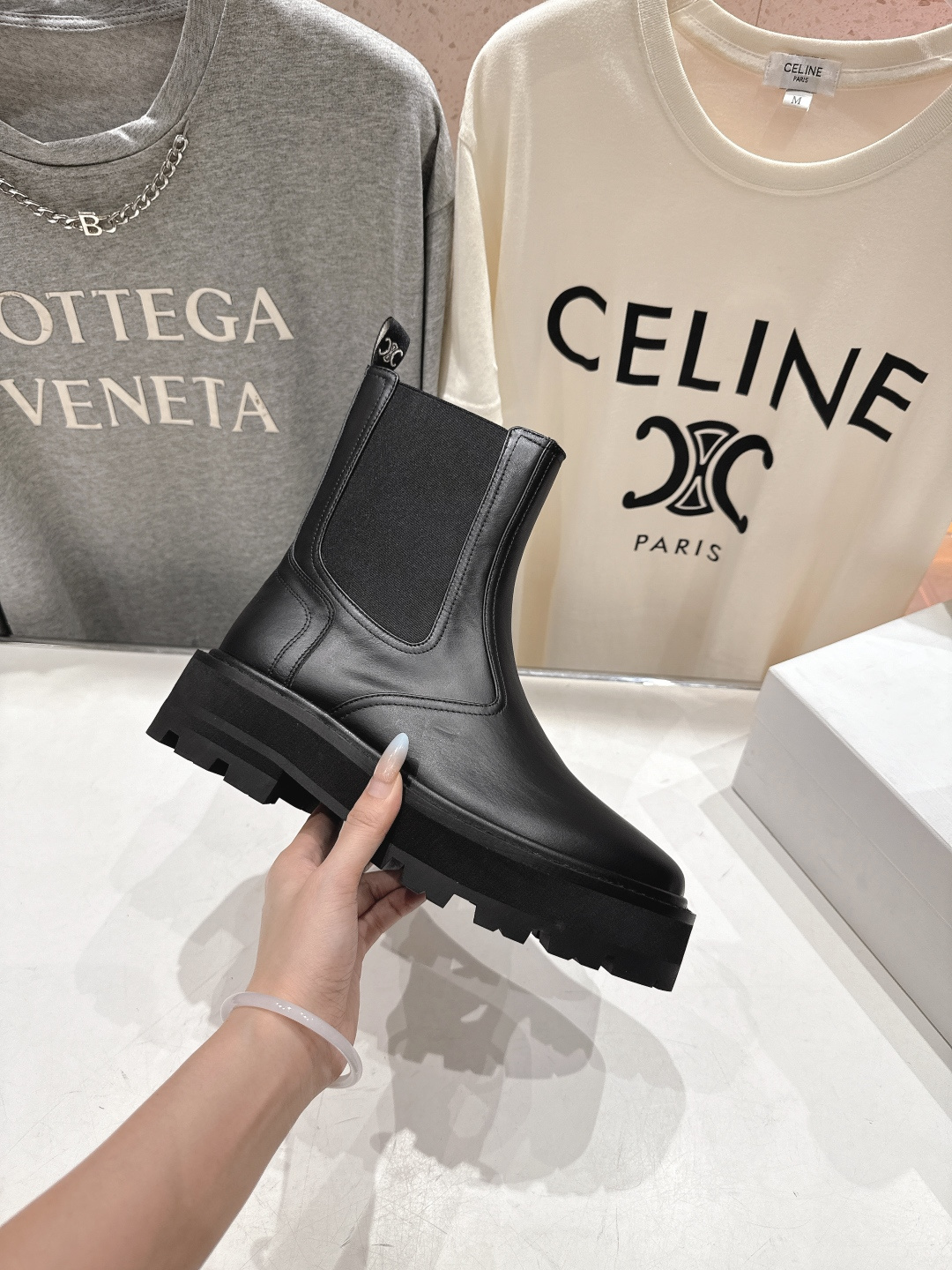 高版本出厂 Celine*赛琳F035 2025ss秋冬最新款短靴！lisa同款超火复古凯旋门短靴马丁靴