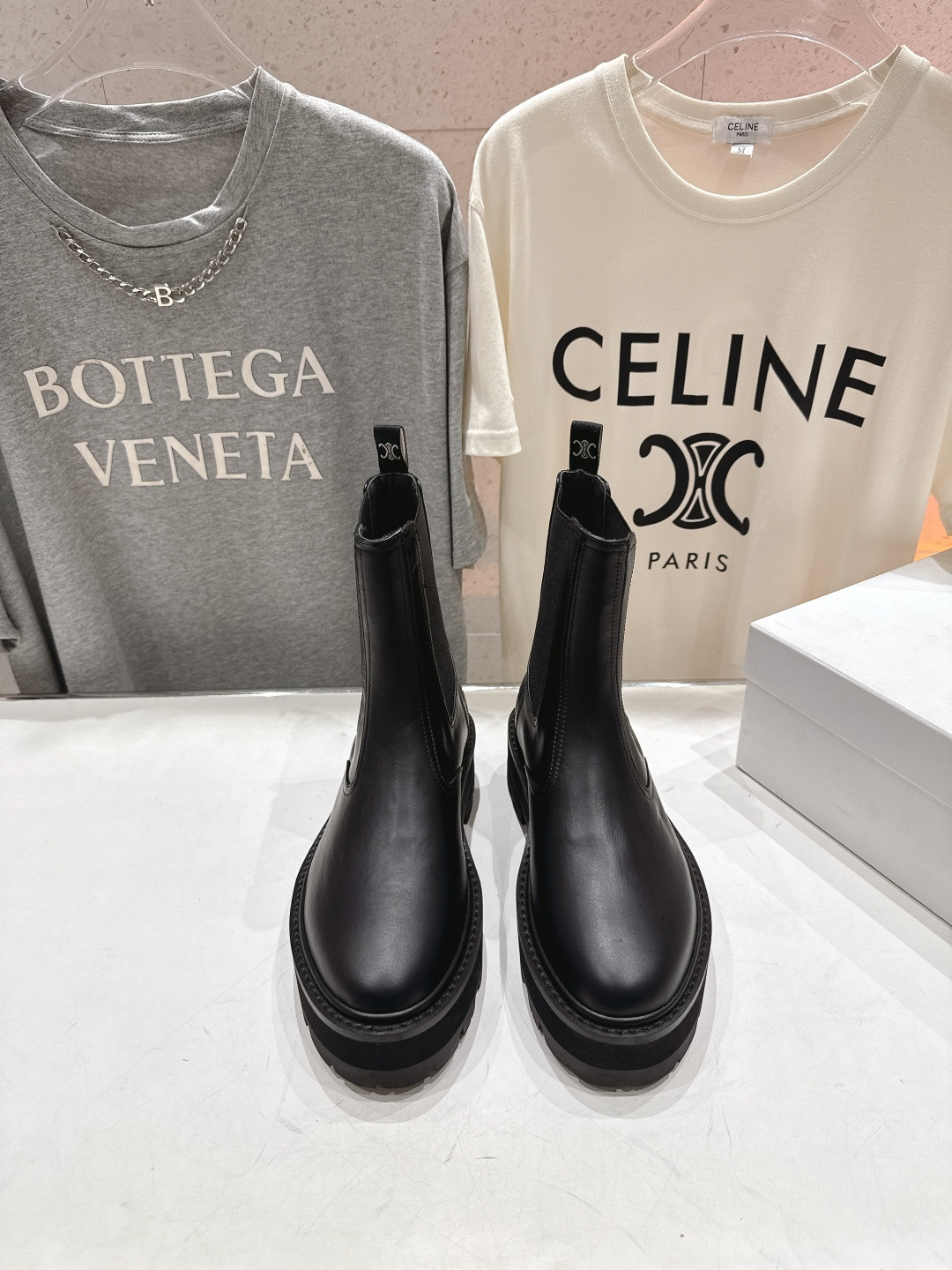 高版本出厂 Celine*赛琳F035 2025ss秋冬最新款短靴！lisa同款超火复古凯旋门短靴马丁靴