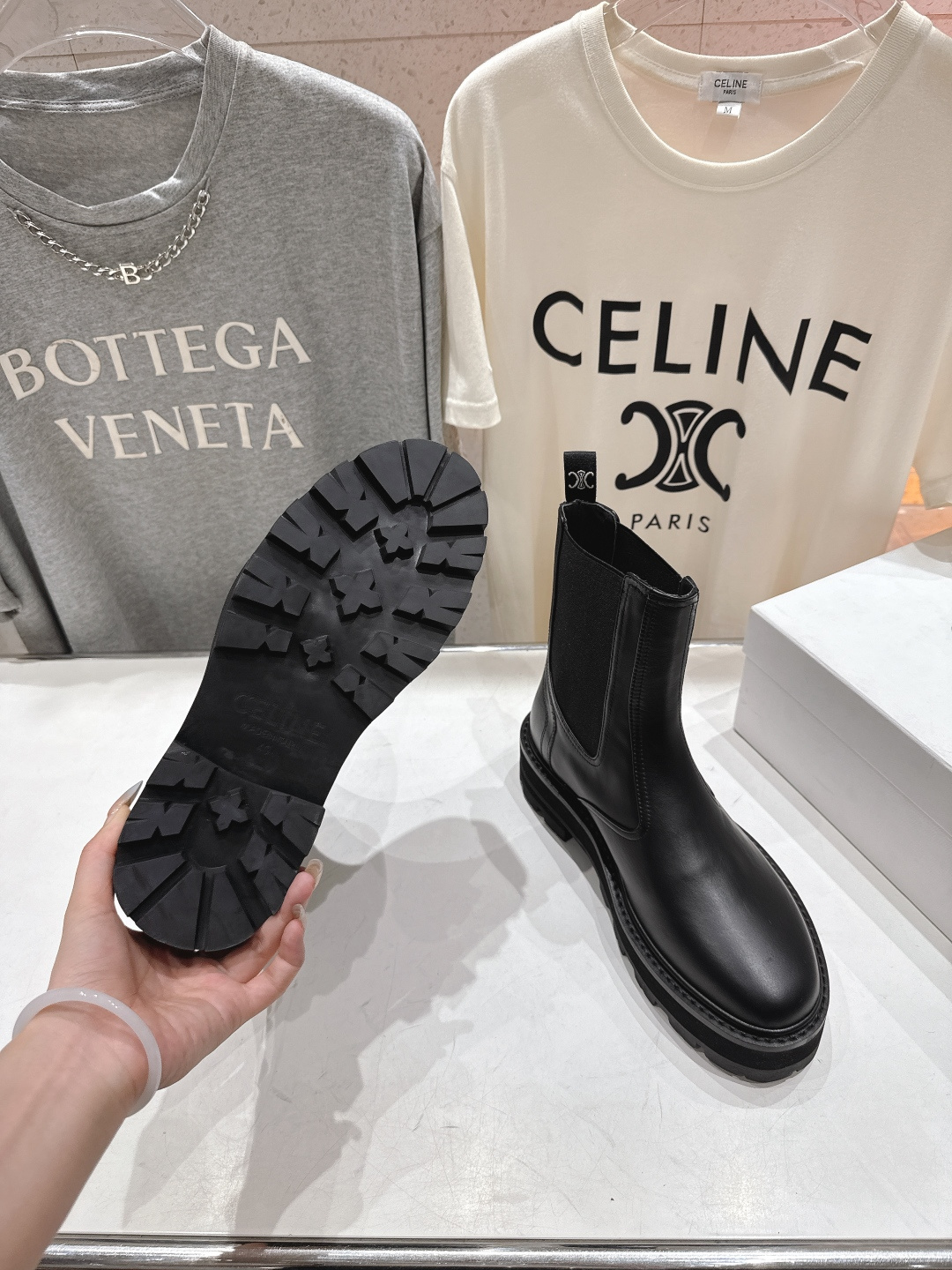 高版本出厂 Celine*赛琳F035 2025ss秋冬最新款短靴！lisa同款超火复古凯旋门短靴马丁靴