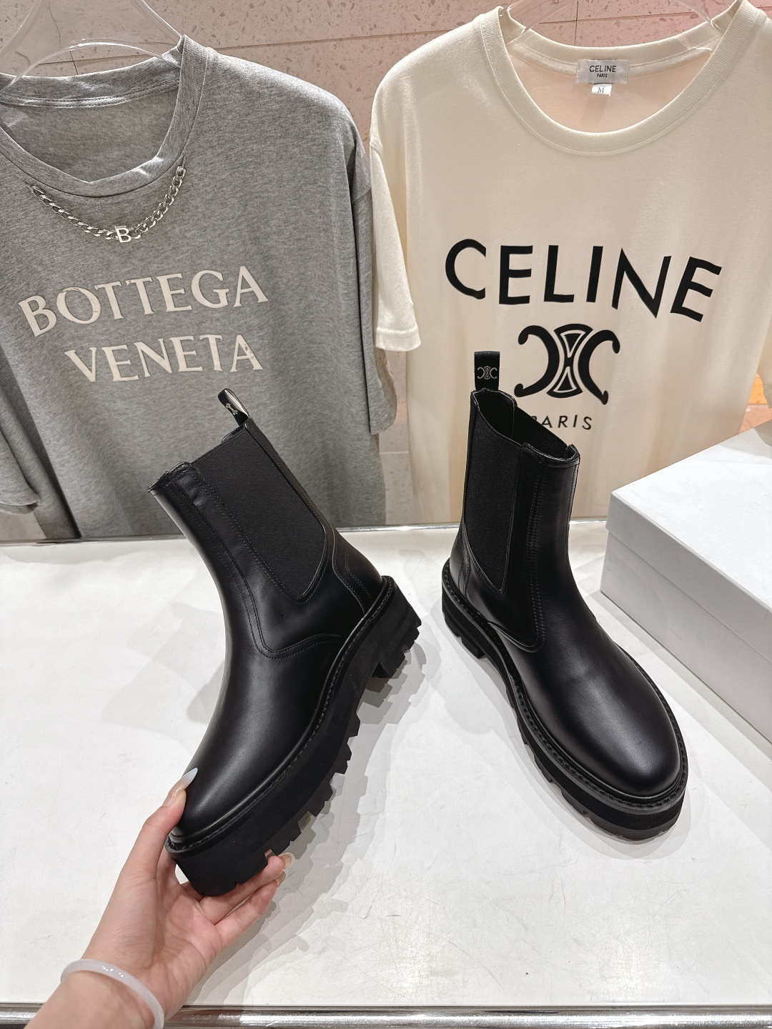 高版本出厂 Celine*赛琳F035 2025ss秋冬最新款短靴！lisa同款超火复古凯旋门短靴马丁靴