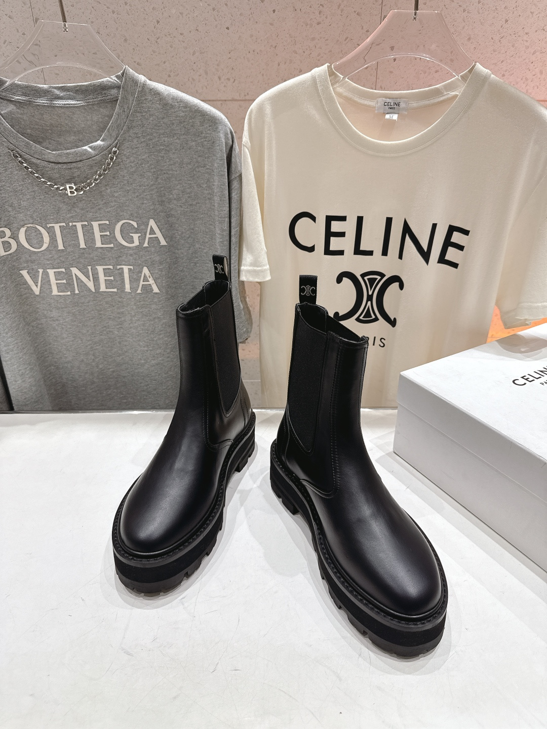 高版本出厂 Celine*赛琳F035 2025ss秋冬最新款短靴！lisa同款超火复古凯旋门短靴马丁靴