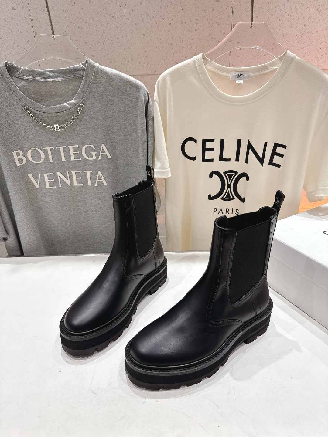 高版本出厂 Celine*赛琳F035 2025ss秋冬最新款短靴！lisa同款超火复古凯旋门短靴马丁靴