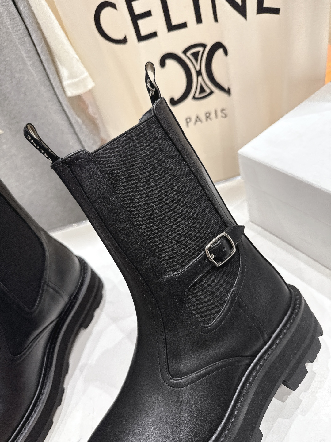 高版本出厂 Celine*赛琳F035 2025ss秋冬最新款短靴！lisa同款超火复古凯旋门短靴马丁靴