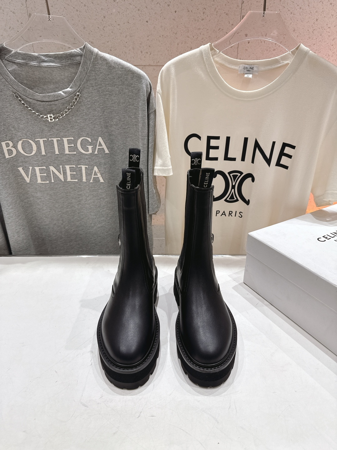 高版本出厂 Celine*赛琳F035 2025ss秋冬最新款短靴！lisa同款超火复古凯旋门短靴马丁靴