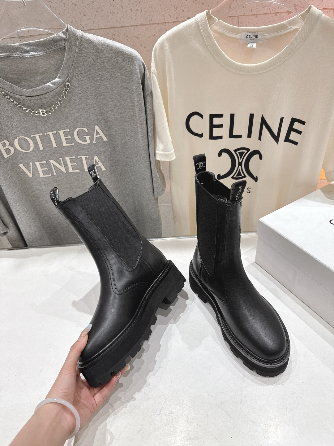高版本出厂 Celine*赛琳F035 2025ss秋冬最新款短靴！lisa同款超火复古凯旋门短靴马丁靴