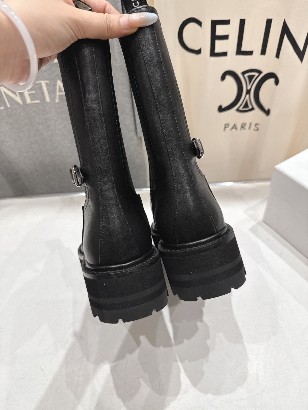 高版本出厂 Celine*赛琳F035 2025ss秋冬最新款短靴！lisa同款超火复古凯旋门短靴马丁靴