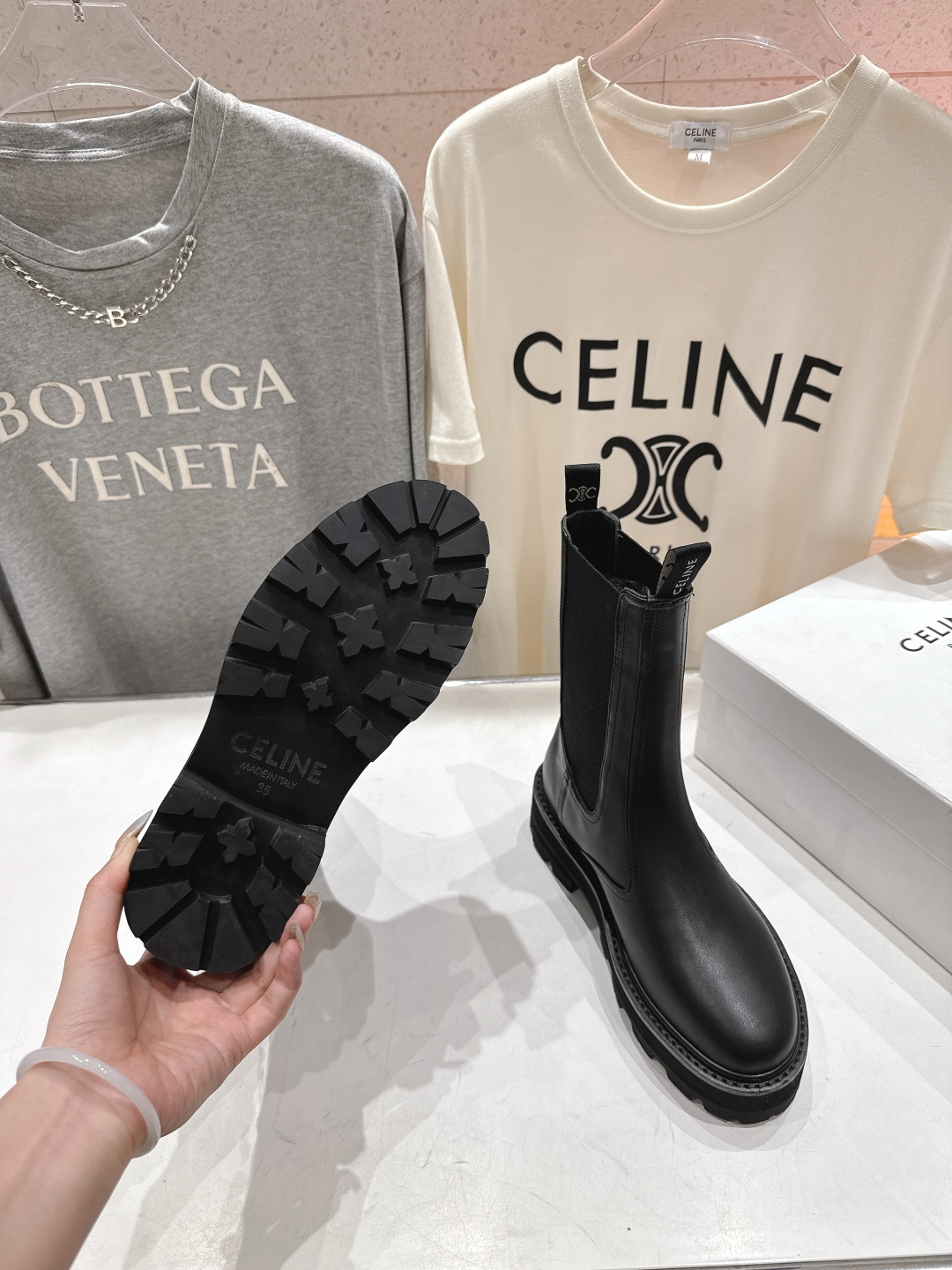 高版本出厂 Celine*赛琳F035 2025ss秋冬最新款短靴！lisa同款超火复古凯旋门短靴马丁靴