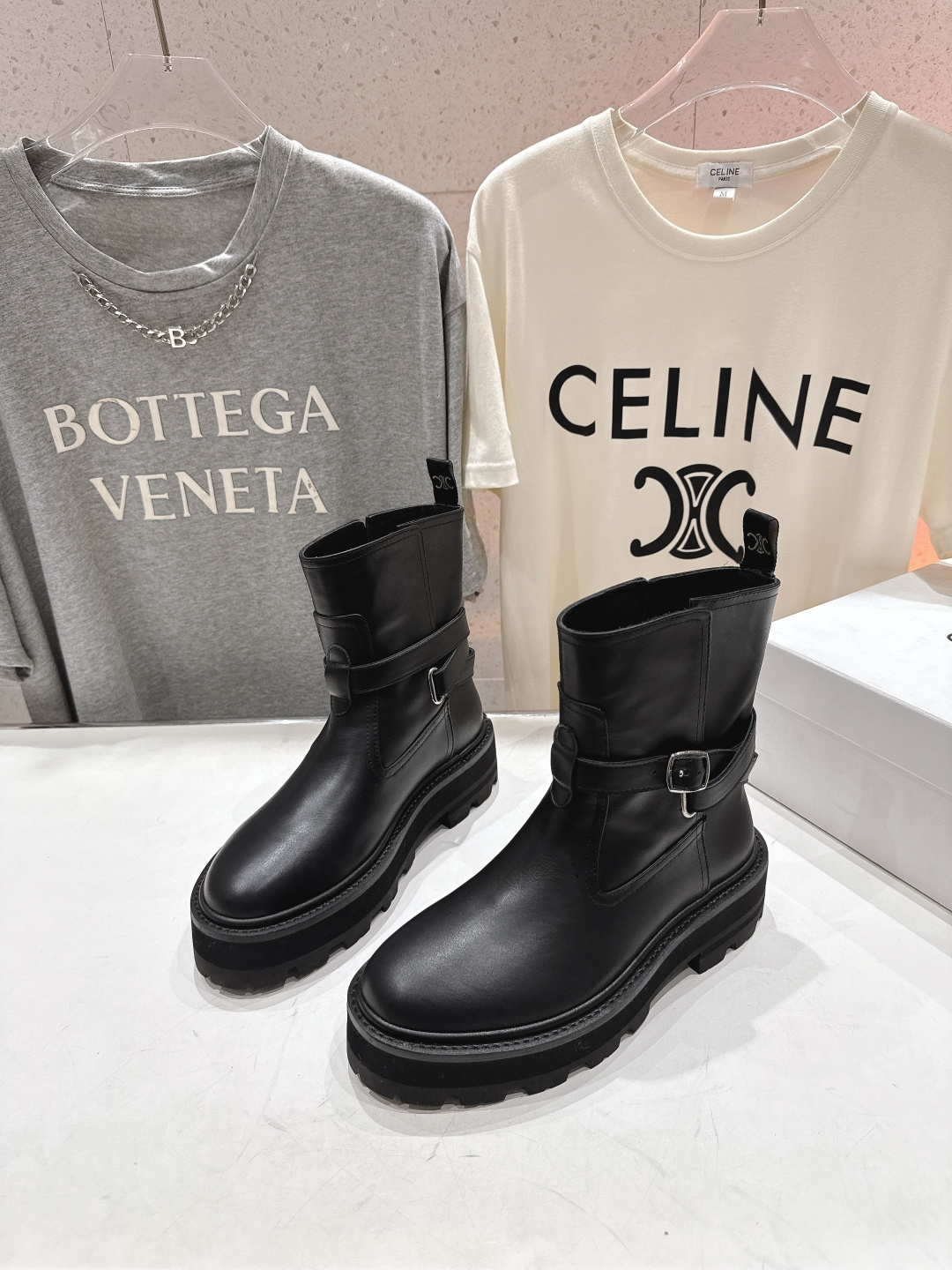 高版本出厂 Celine*赛琳F035 2025ss秋冬最新款短靴！lisa同款超火复古凯旋门短靴马丁靴