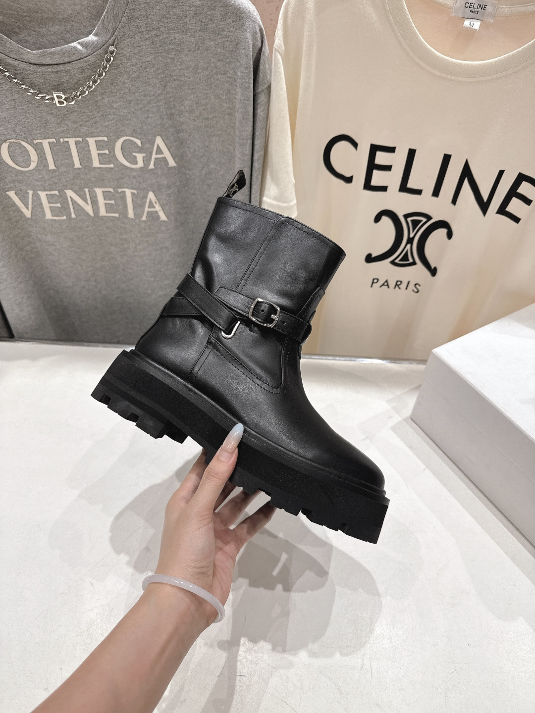 高版本出厂 Celine*赛琳F035 2025ss秋冬最新款短靴！lisa同款超火复古凯旋门短靴马丁靴