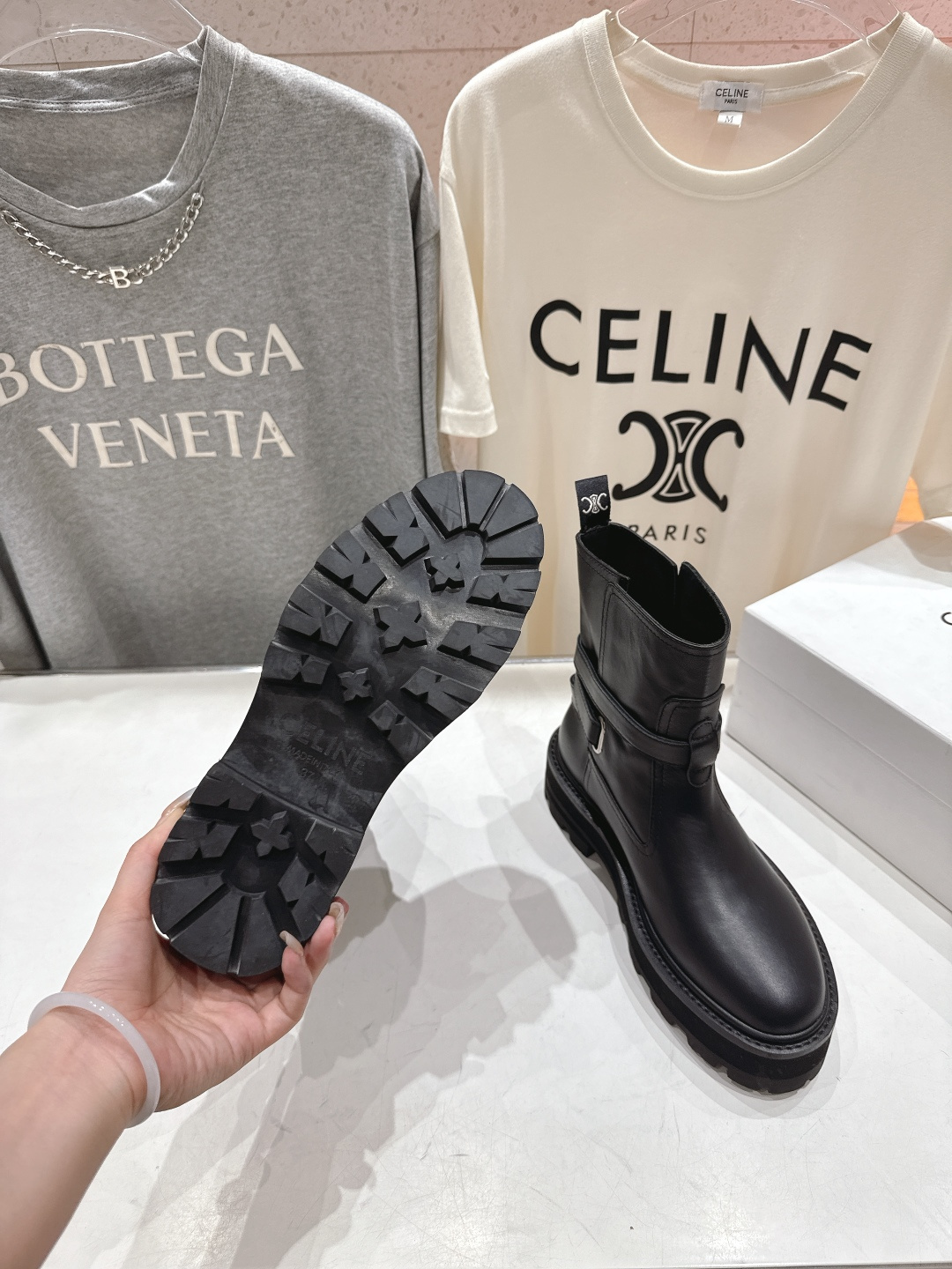 高版本出厂 Celine*赛琳F035 2025ss秋冬最新款短靴！lisa同款超火复古凯旋门短靴马丁靴