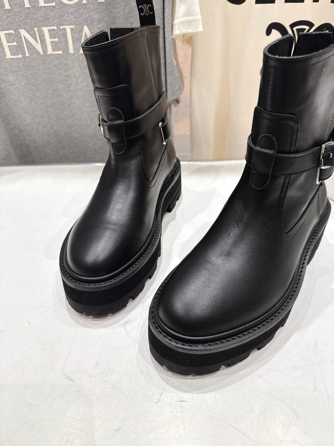 高版本出厂 Celine*赛琳F035 2025ss秋冬最新款短靴！lisa同款超火复古凯旋门短靴马丁靴