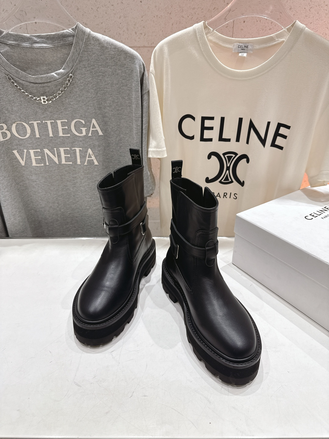 高版本出厂 Celine*赛琳F035 2025ss秋冬最新款短靴！lisa同款超火复古凯旋门短靴马丁靴