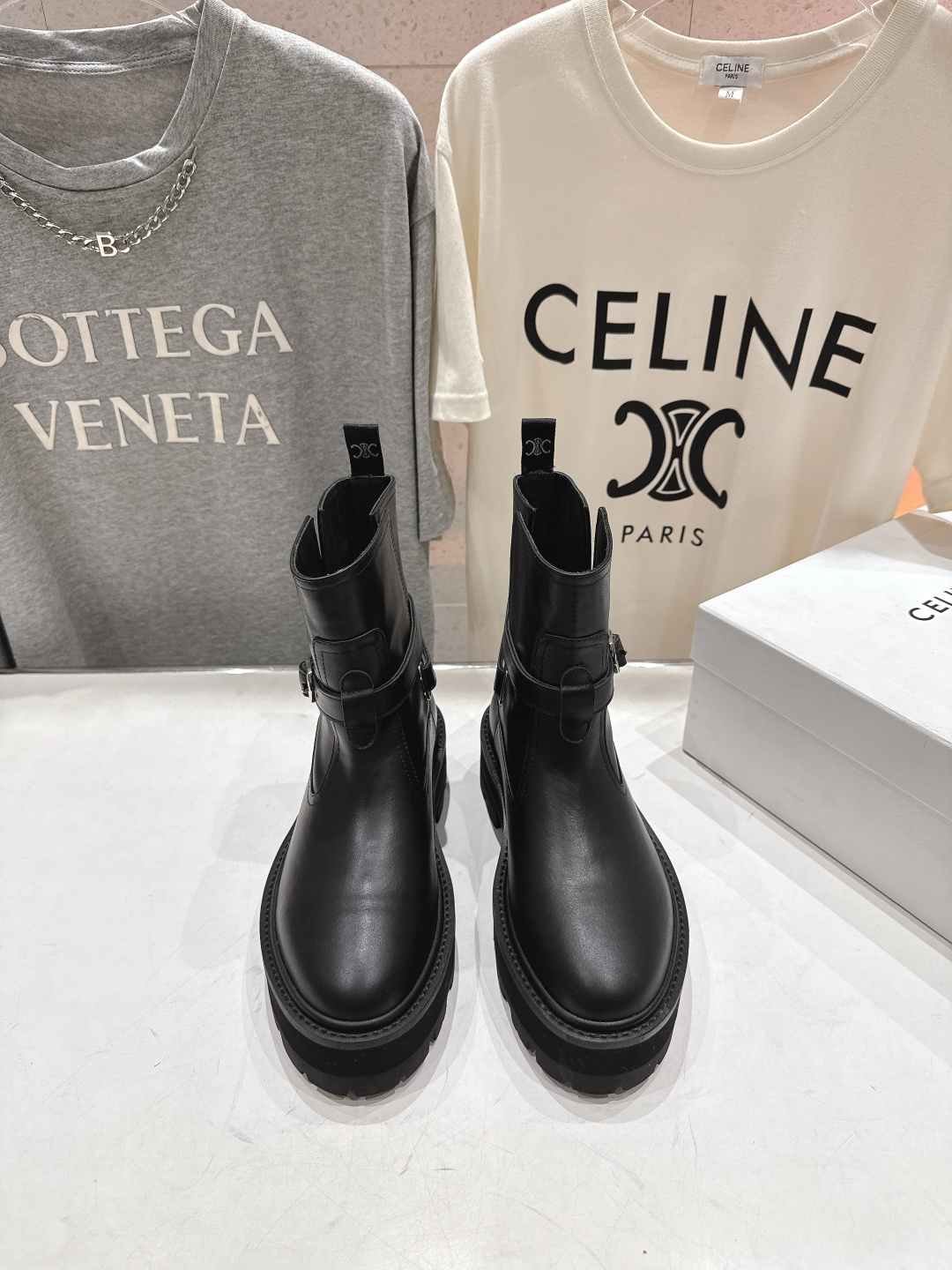 高版本出厂 Celine*赛琳F035 2025ss秋冬最新款短靴！lisa同款超火复古凯旋门短靴马丁靴