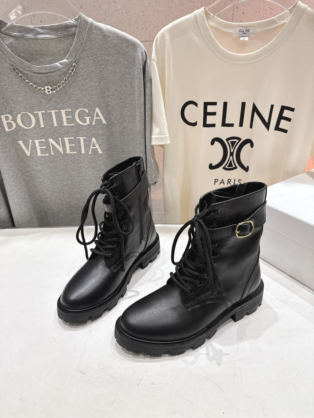 高版本出厂 Celine*赛琳F035 2025ss秋冬最新款短靴！lisa同款超火复古凯旋门短靴马丁靴