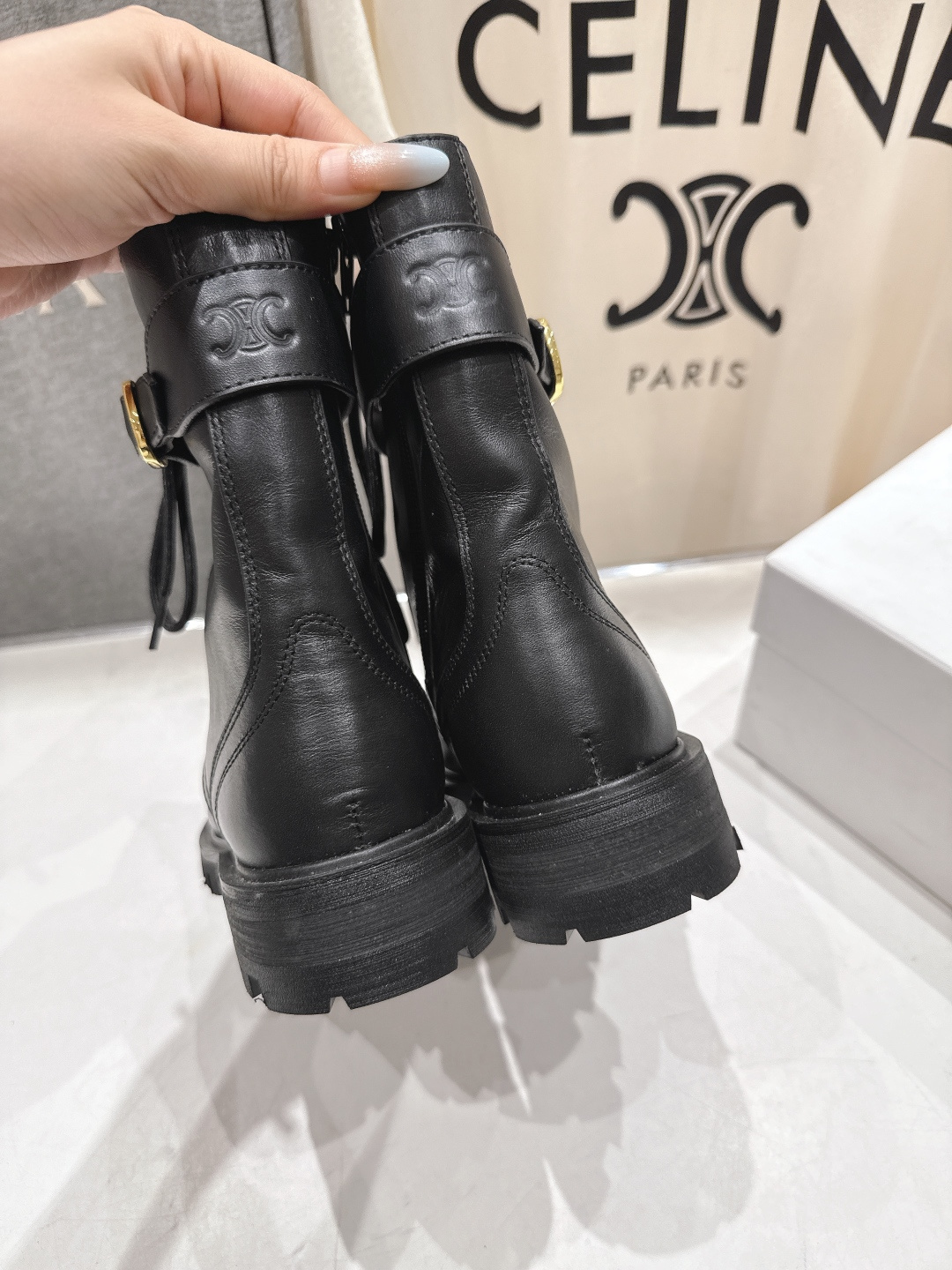 高版本出厂 Celine*赛琳F035 2025ss秋冬最新款短靴！lisa同款超火复古凯旋门短靴马丁靴