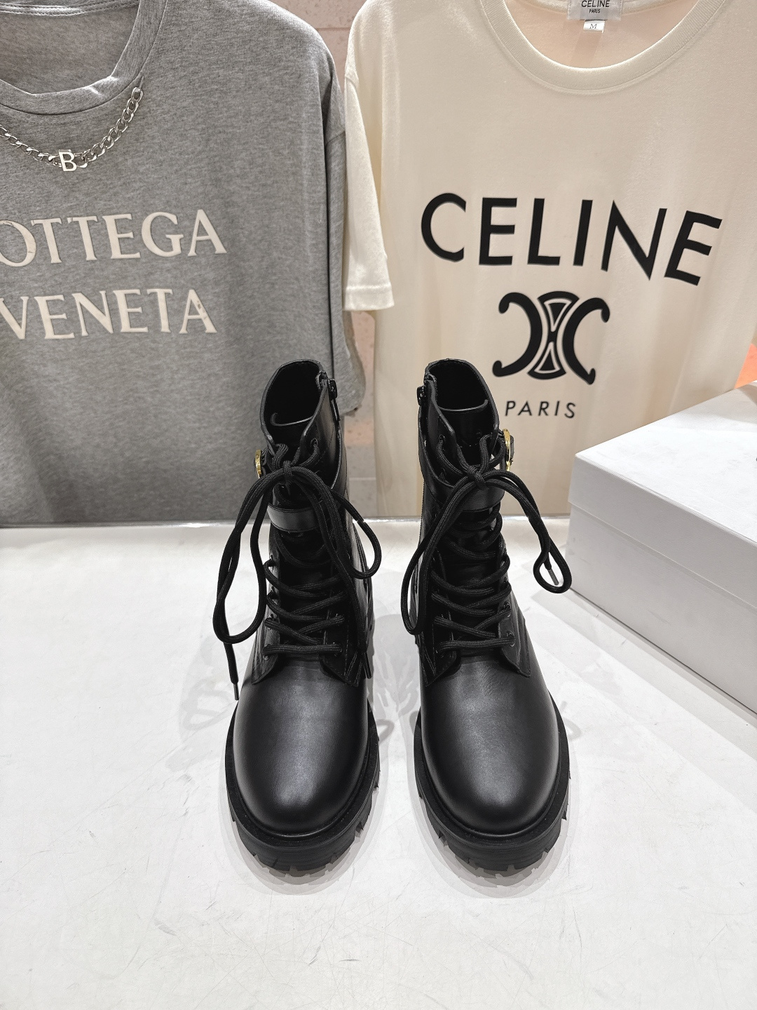 高版本出厂 Celine*赛琳F035 2025ss秋冬最新款短靴！lisa同款超火复古凯旋门短靴马丁靴