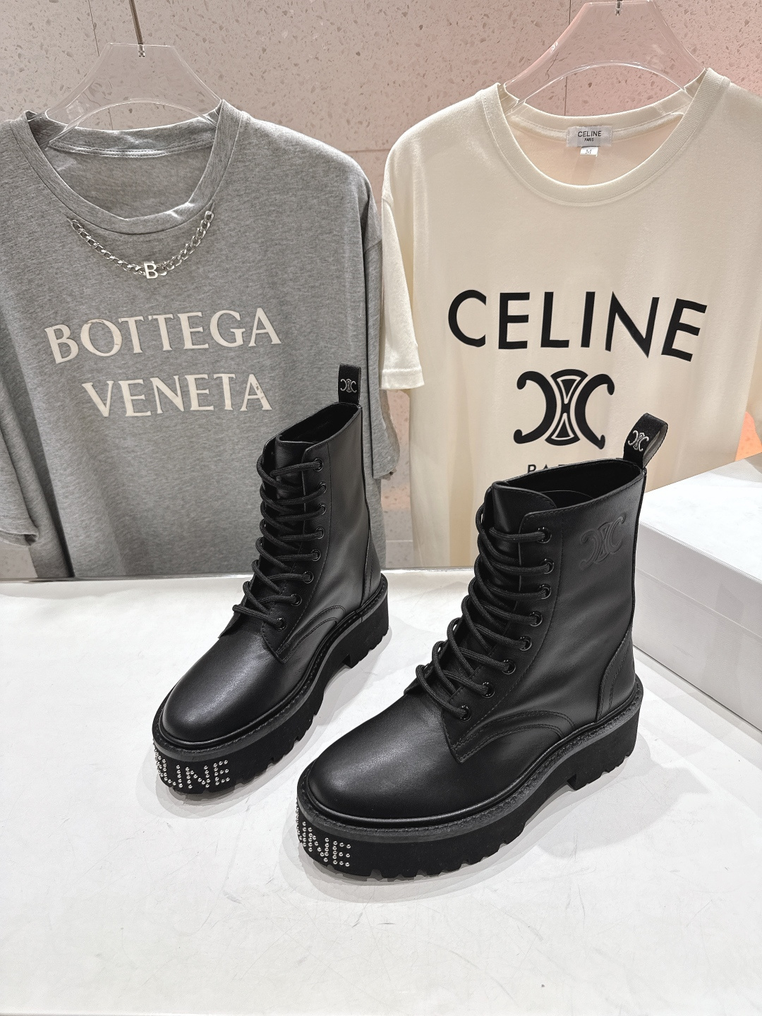 高版本出厂 Celine*赛琳F035 2025ss秋冬最新款短靴！lisa同款超火复古凯旋门短靴马丁靴