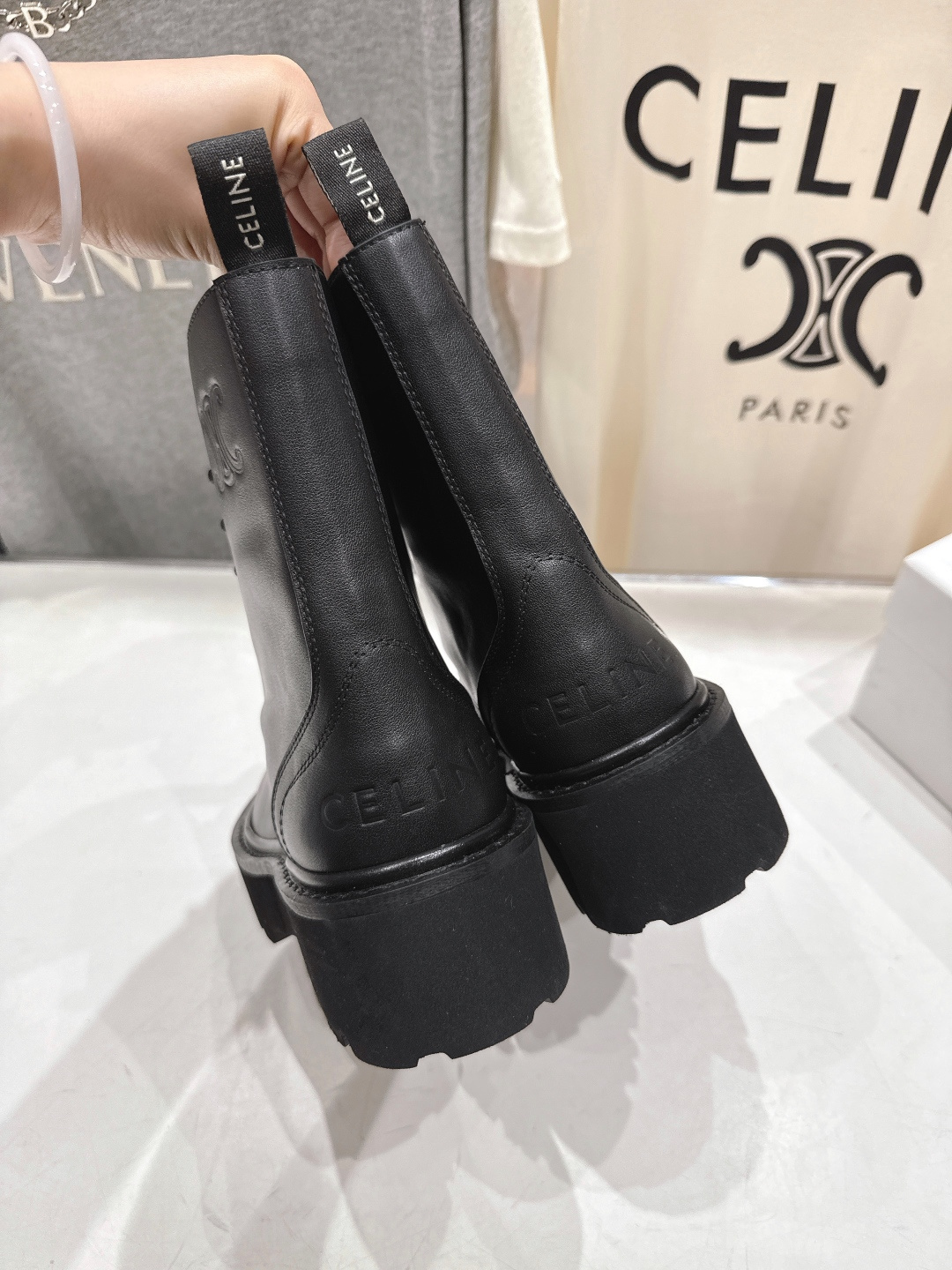 高版本出厂 Celine*赛琳F035 2025ss秋冬最新款短靴！lisa同款超火复古凯旋门短靴马丁靴