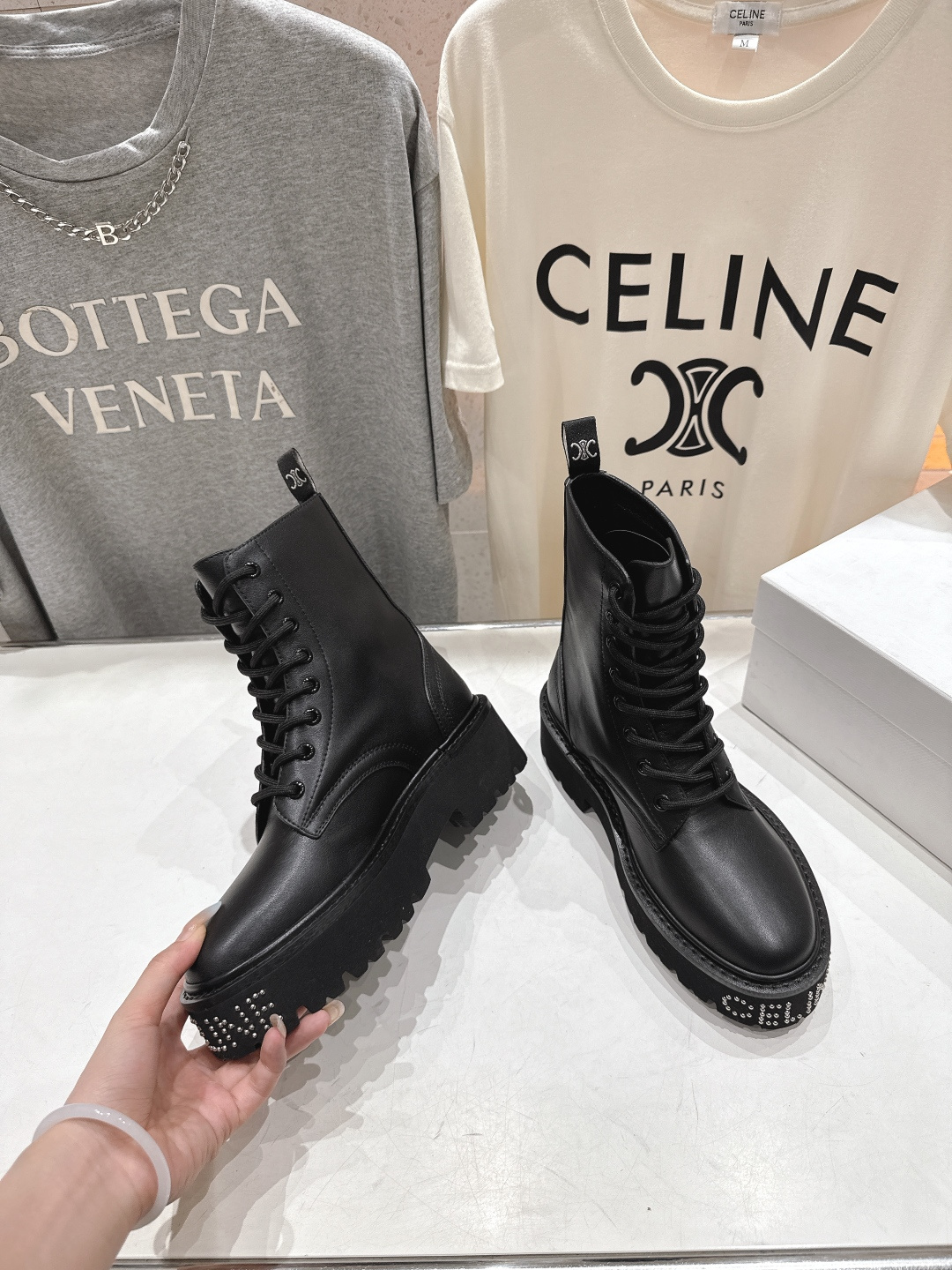 高版本出厂 Celine*赛琳F035 2025ss秋冬最新款短靴！lisa同款超火复古凯旋门短靴马丁靴