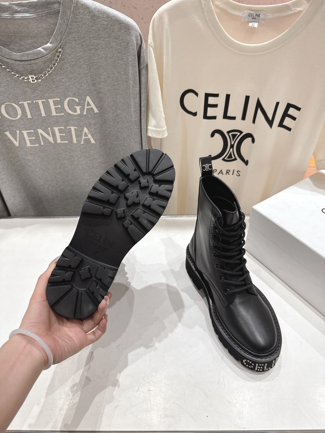 高版本出厂 Celine*赛琳F035 2025ss秋冬最新款短靴！lisa同款超火复古凯旋门短靴马丁靴