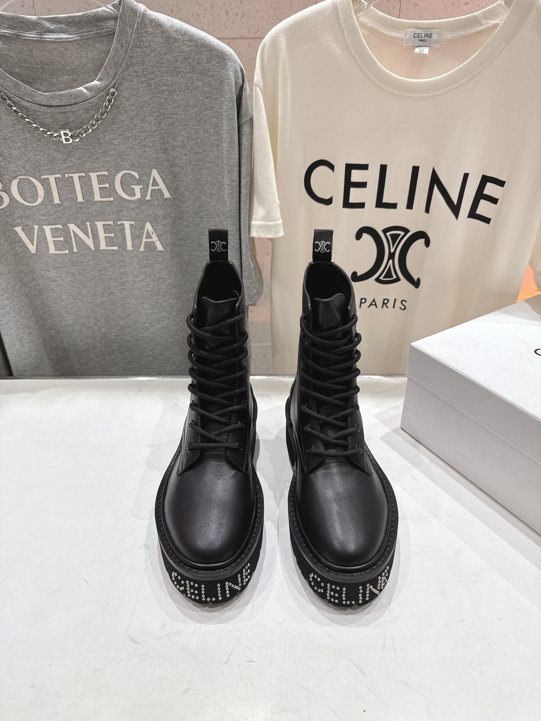 高版本出厂 Celine*赛琳F035 2025ss秋冬最新款短靴！lisa同款超火复古凯旋门短靴马丁靴