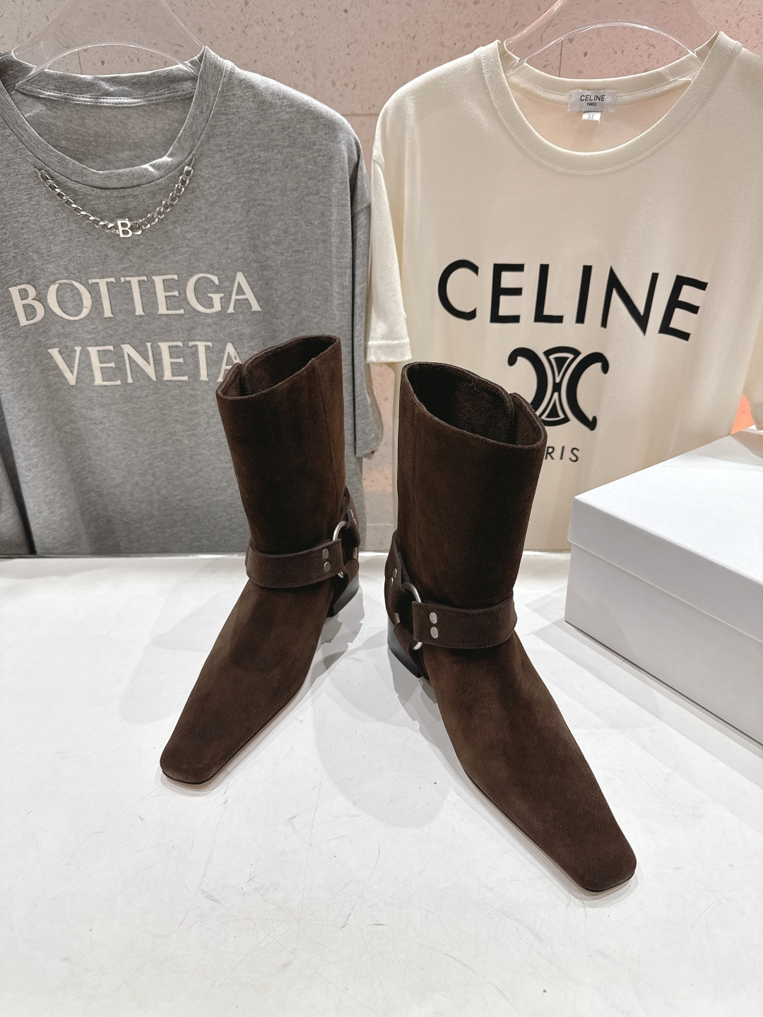 高版本出厂韩国 shop we are F017 25ss秋冬新款小方头搭扣短靴低调简约的设计，超帅气造