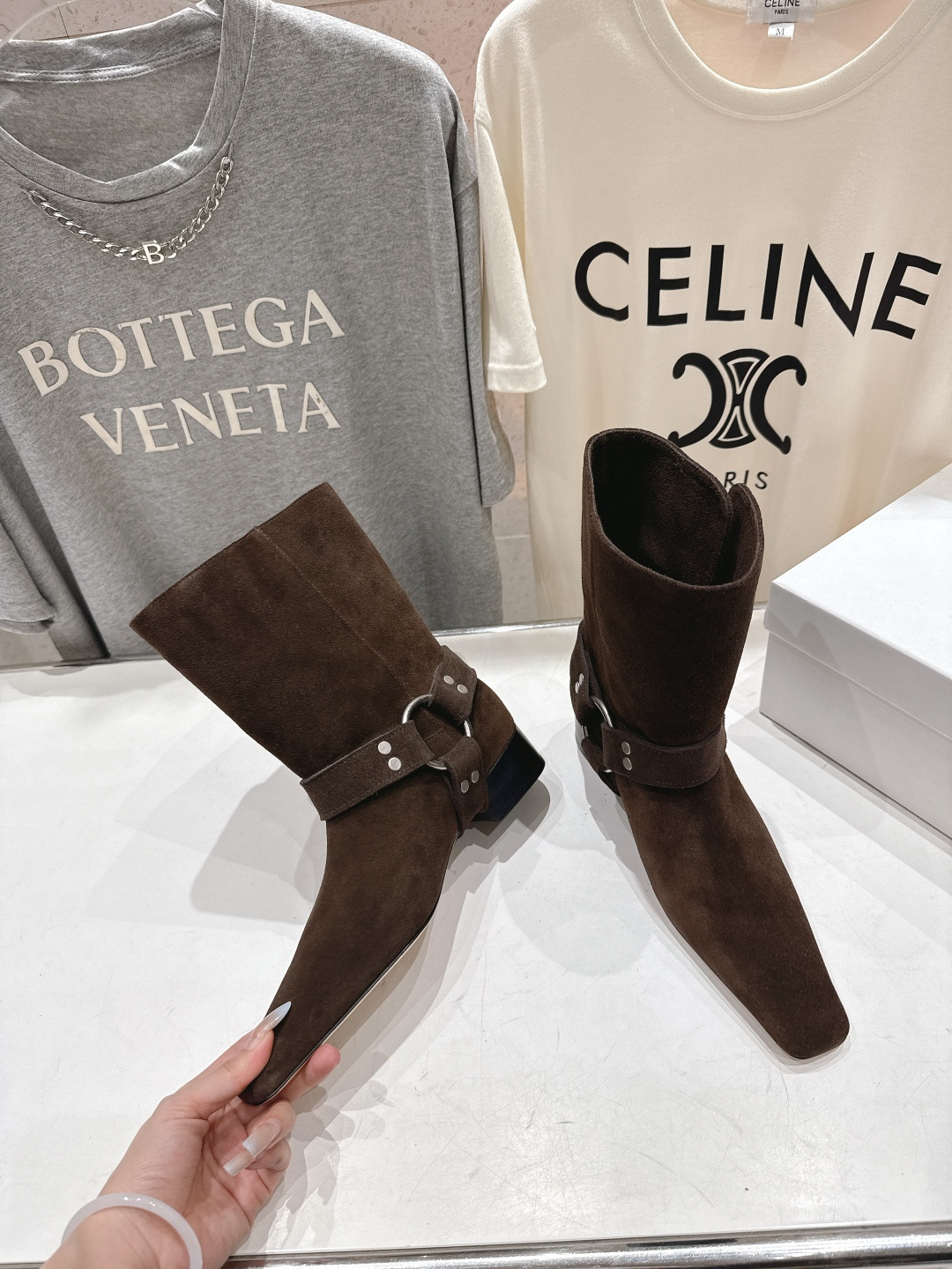 高版本出厂韩国 shop we are F017 25ss秋冬新款小方头搭扣短靴低调简约的设计，超帅气造