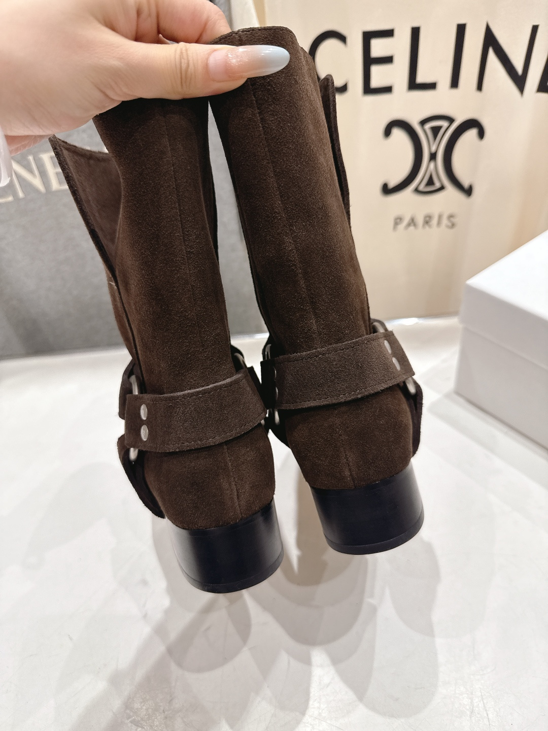 高版本出厂韩国 shop we are F017 25ss秋冬新款小方头搭扣短靴低调简约的设计，超帅气造