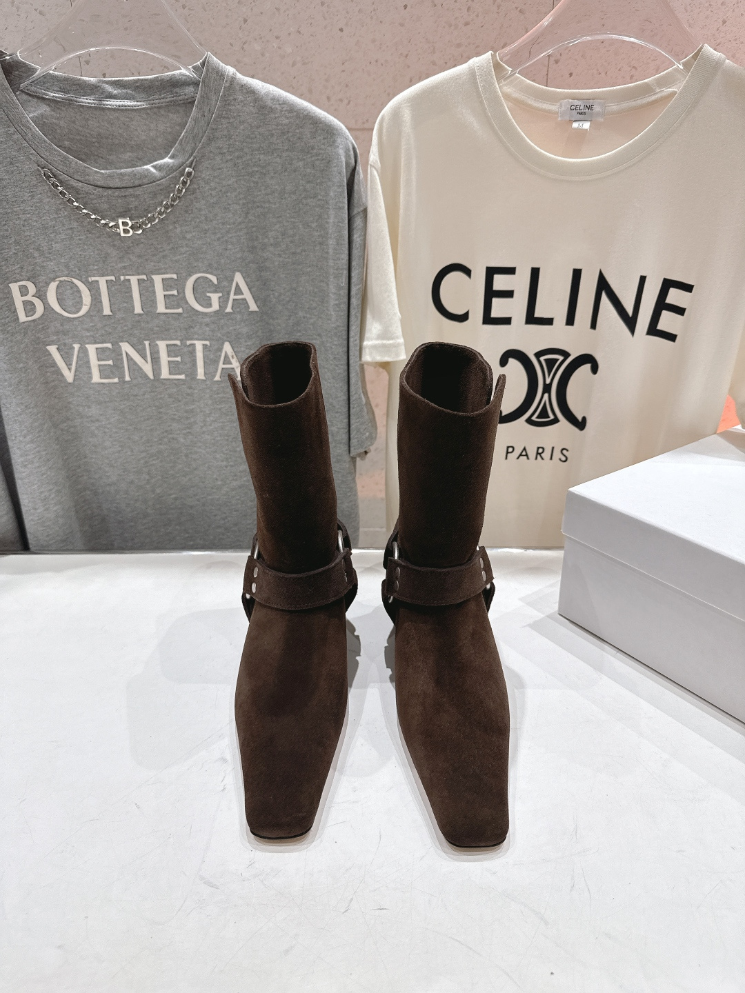 高版本出厂韩国 shop we are F017 25ss秋冬新款小方头搭扣短靴低调简约的设计，超帅气造