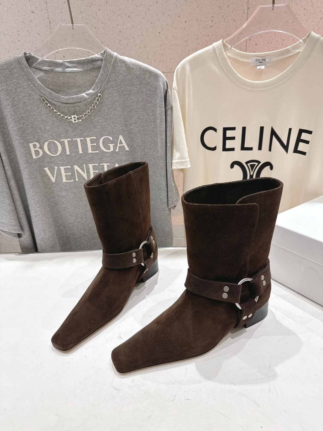 高版本出厂韩国 shop we are F017 25ss秋冬新款小方头搭扣短靴低调简约的设计，超帅气造