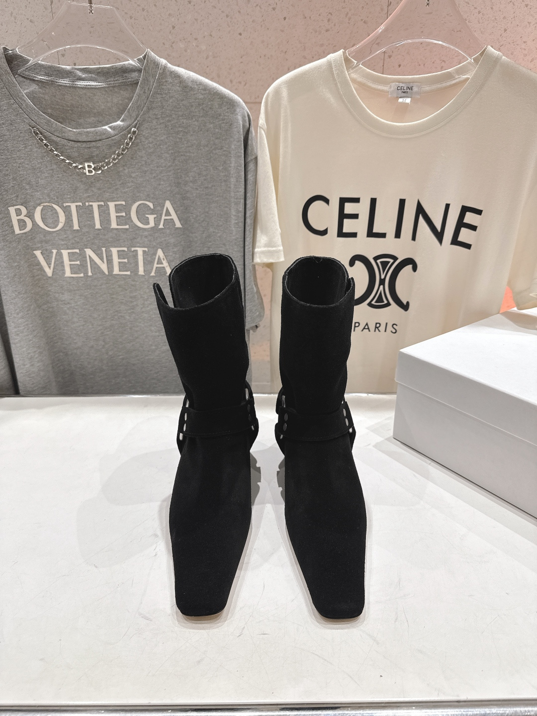 高版本出厂韩国 shop we are F017 25ss秋冬新款小方头搭扣短靴低调简约的设计，超帅气造