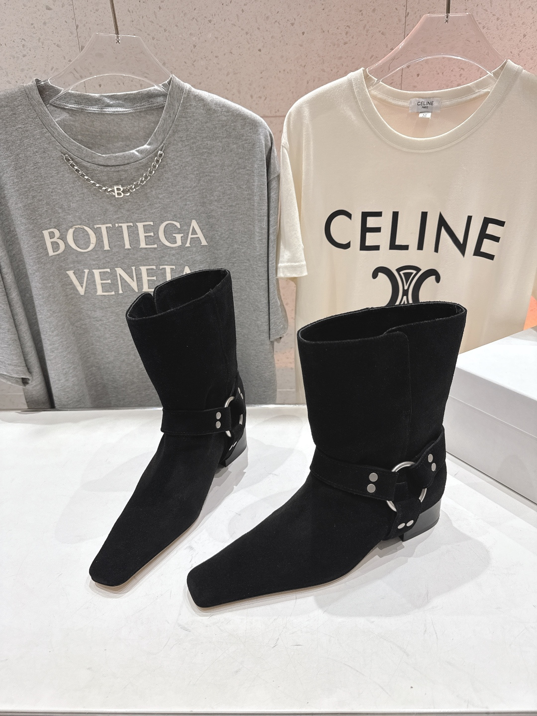 高版本出厂韩国 shop we are F017 25ss秋冬新款小方头搭扣短靴低调简约的设计，超帅气造