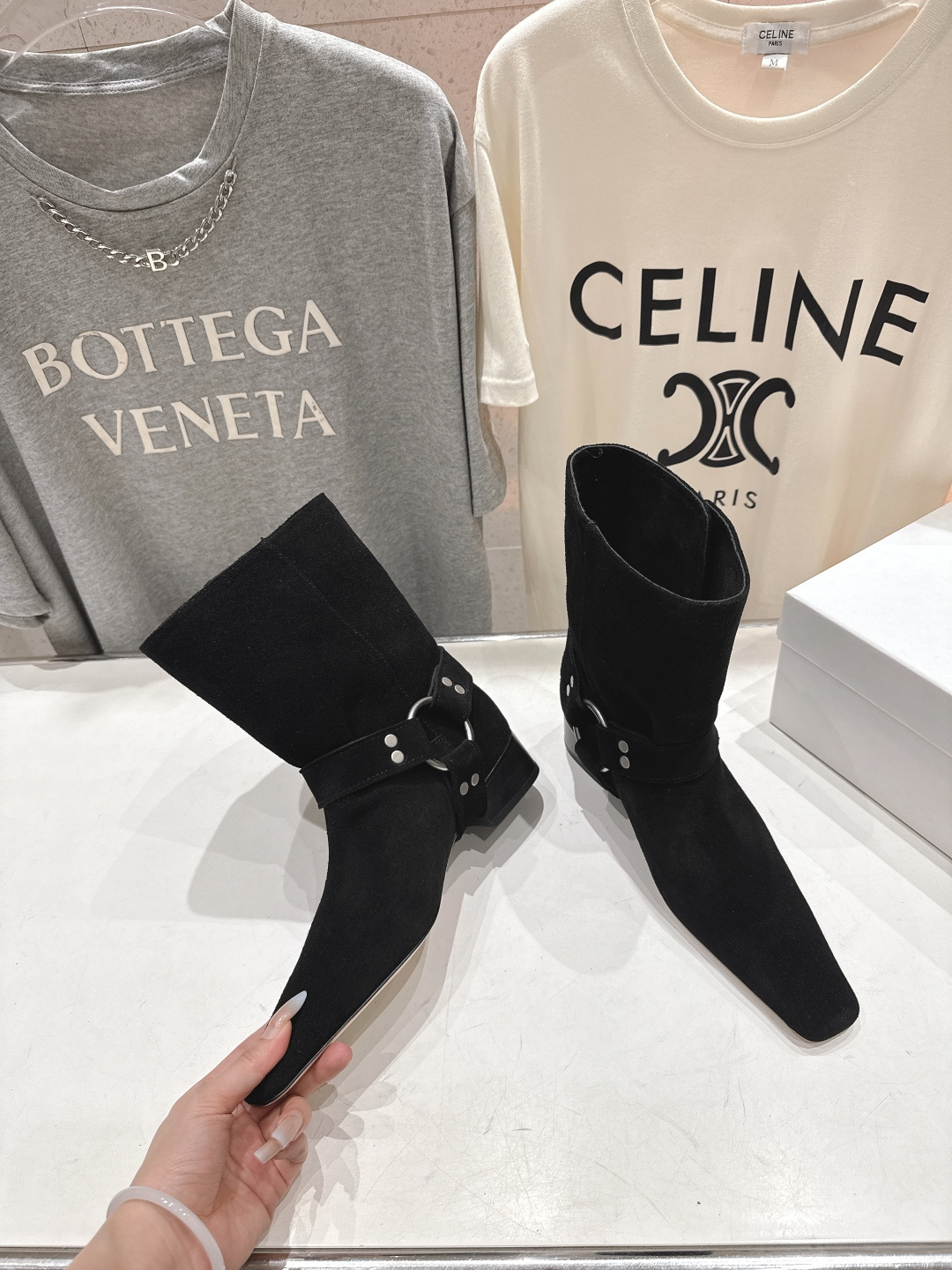 高版本出厂韩国 shop we are F017 25ss秋冬新款小方头搭扣短靴低调简约的设计，超帅气造