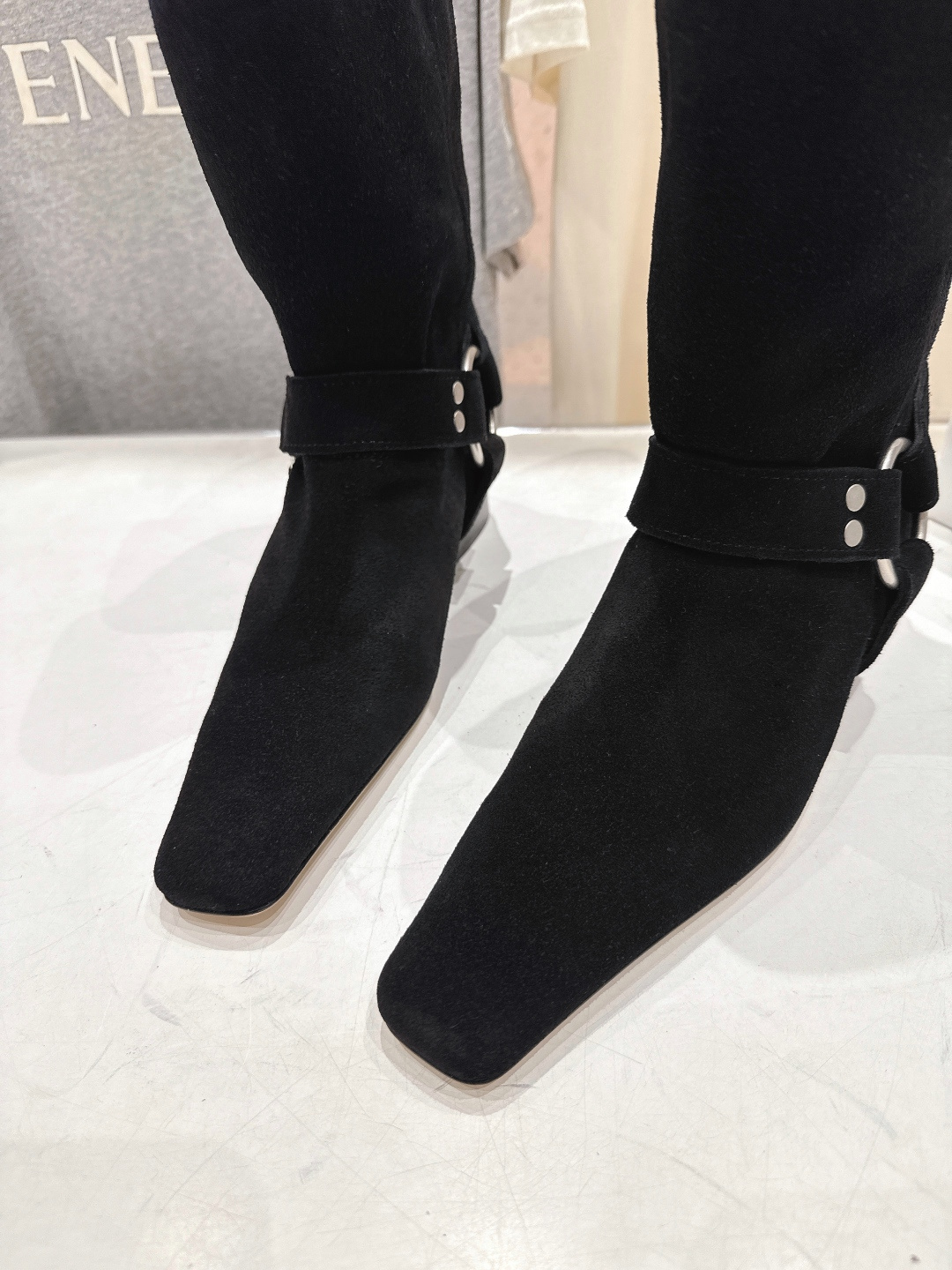 高版本出厂韩国 shop we are F017 25ss秋冬新款小方头搭扣短靴低调简约的设计，超帅气造