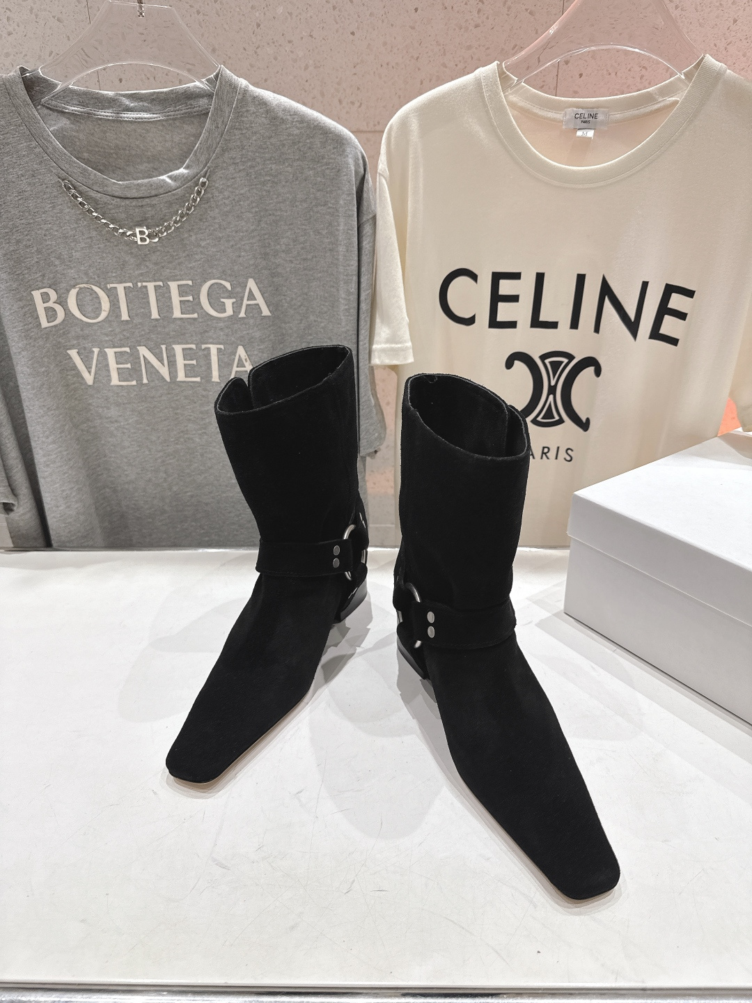 高版本出厂韩国 shop we are F017 25ss秋冬新款小方头搭扣短靴低调简约的设计，超帅气造