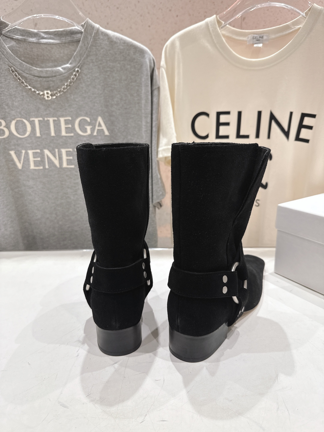 高版本出厂韩国 shop we are F017 25ss秋冬新款小方头搭扣短靴低调简约的设计，超帅气造