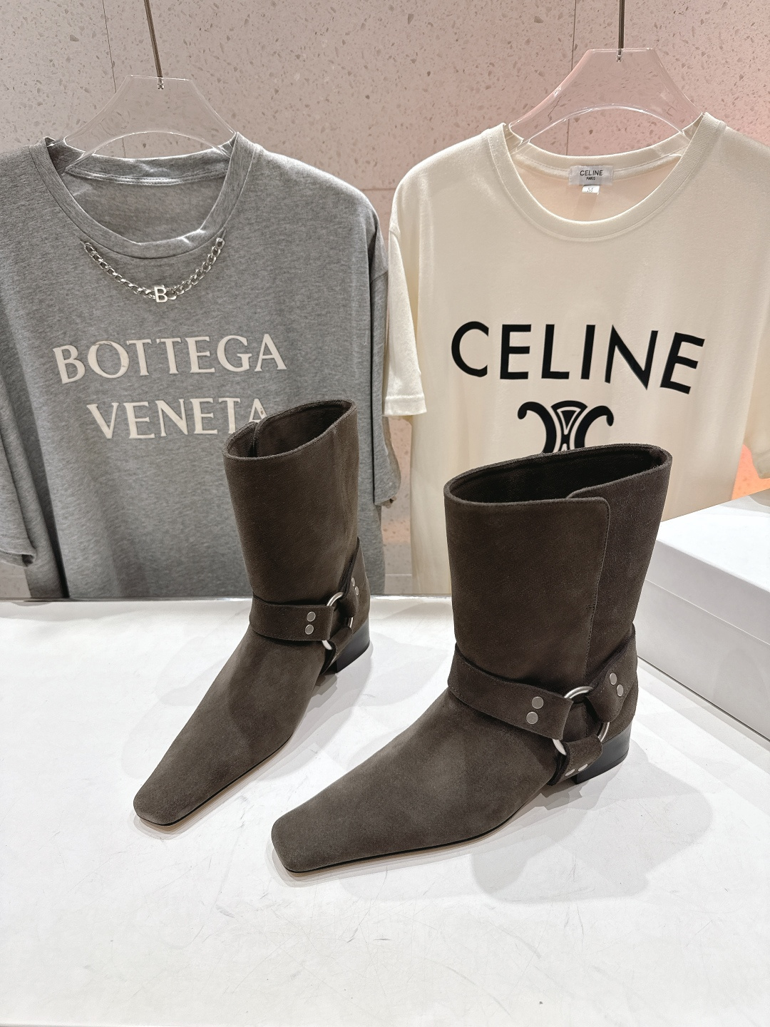 高版本出厂韩国 shop we are F017 25ss秋冬新款小方头搭扣短靴低调简约的设计，超帅气造