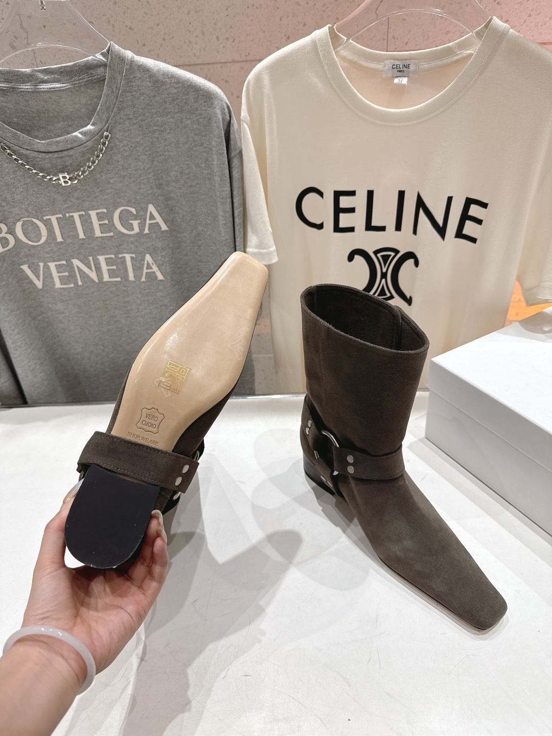 高版本出厂韩国 shop we are F017 25ss秋冬新款小方头搭扣短靴低调简约的设计，超帅气造