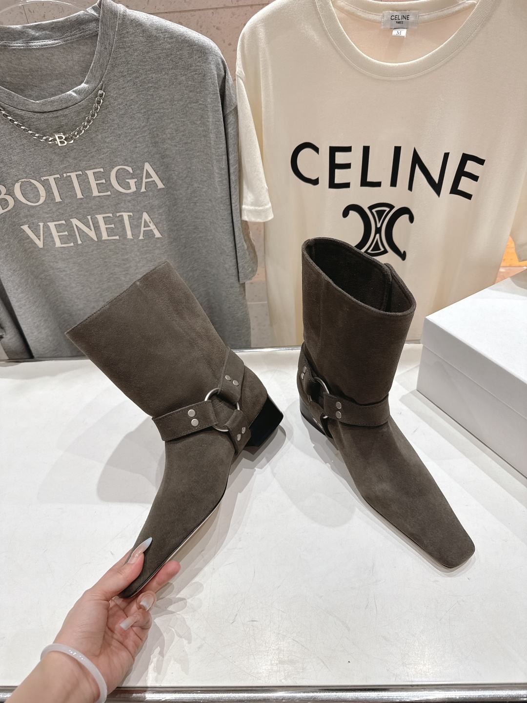 高版本出厂韩国 shop we are F017 25ss秋冬新款小方头搭扣短靴低调简约的设计，超帅气造