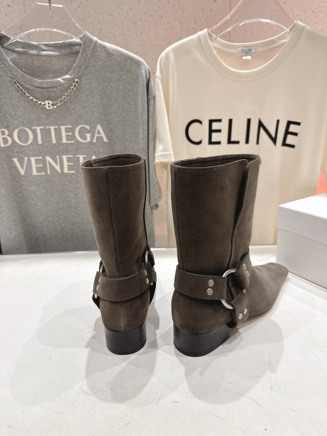 高版本出厂韩国 shop we are F017 25ss秋冬新款小方头搭扣短靴低调简约的设计，超帅气造