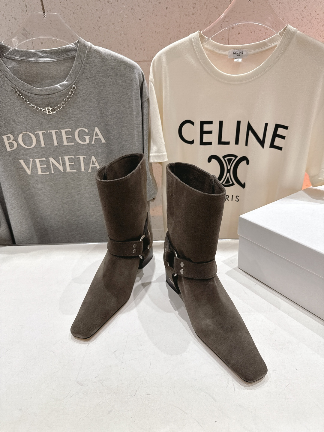 高版本出厂韩国 shop we are F017 25ss秋冬新款小方头搭扣短靴低调简约的设计，超帅气造