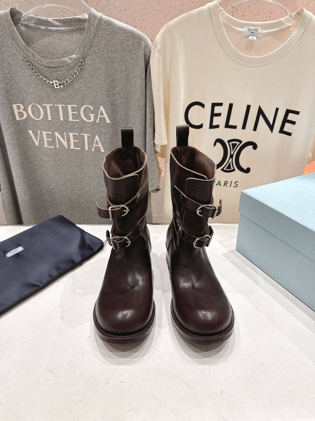 高版本出厂 prada/普拉达F041 2025ss最新厚底双搭扣马丁靴骑士靴短靴，非常耐看的一款走秀款