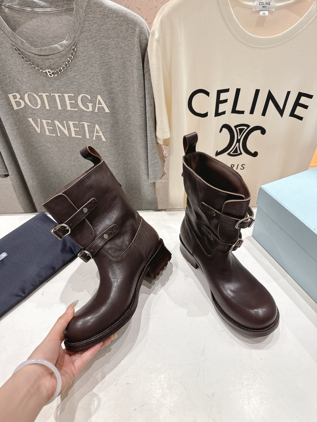 高版本出厂 prada/普拉达F041 2025ss最新厚底双搭扣马丁靴骑士靴短靴，非常耐看的一款走秀款