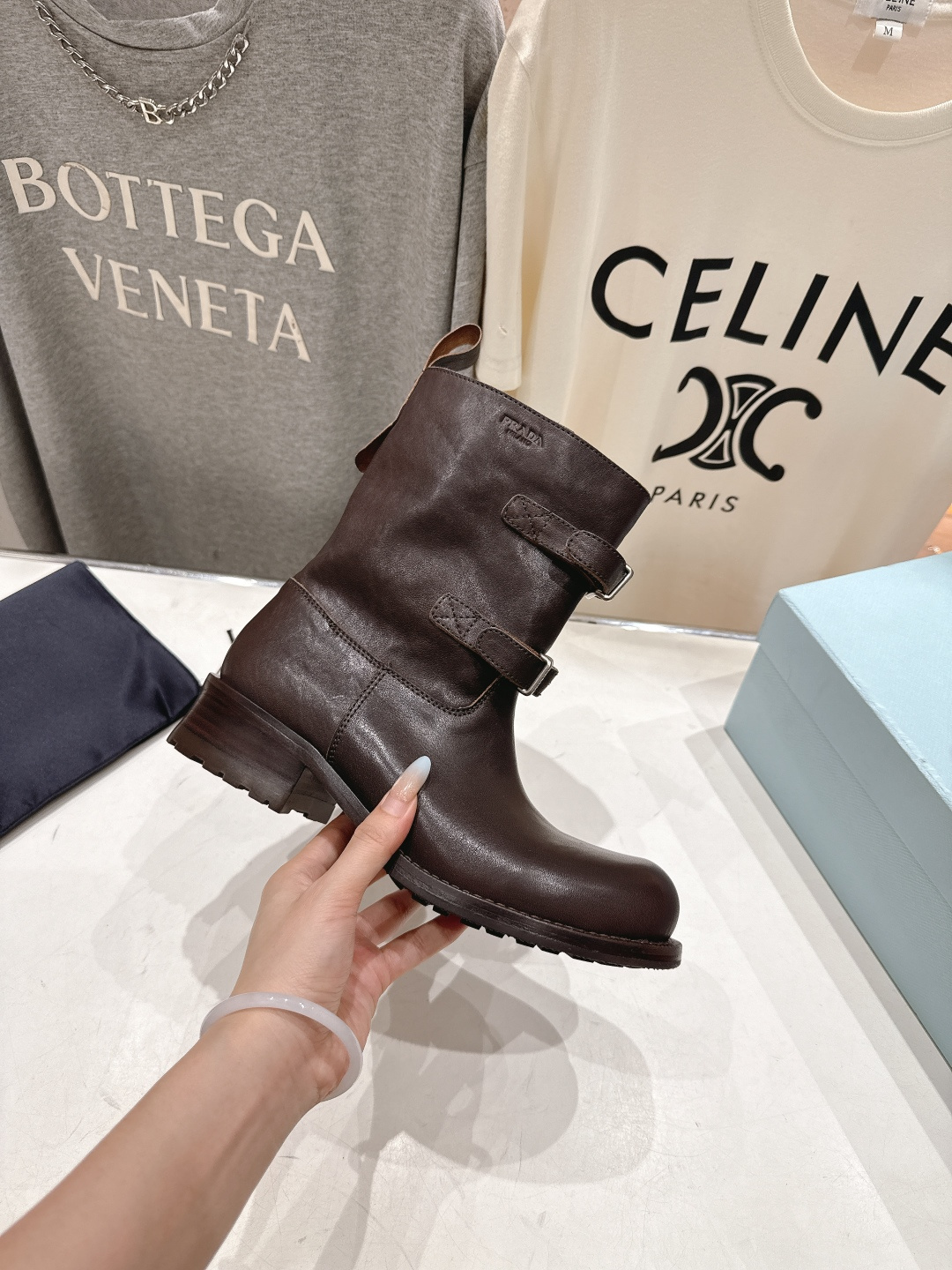 高版本出厂 prada/普拉达F041 2025ss最新厚底双搭扣马丁靴骑士靴短靴，非常耐看的一款走秀款