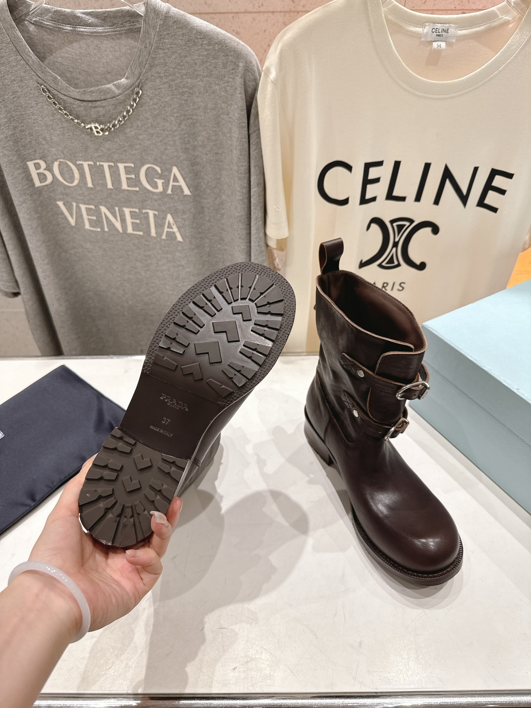 高版本出厂 prada/普拉达F041 2025ss最新厚底双搭扣马丁靴骑士靴短靴，非常耐看的一款走秀款