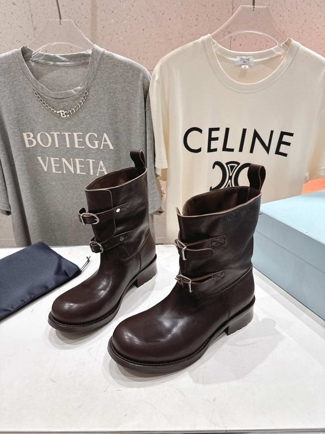 高版本出厂 prada/普拉达F041 2025ss最新厚底双搭扣马丁靴骑士靴短靴，非常耐看的一款走秀款