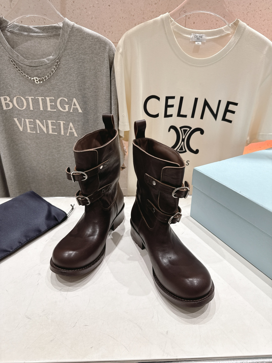 高版本出厂 prada/普拉达F041 2025ss最新厚底双搭扣马丁靴骑士靴短靴，非常耐看的一款走秀款