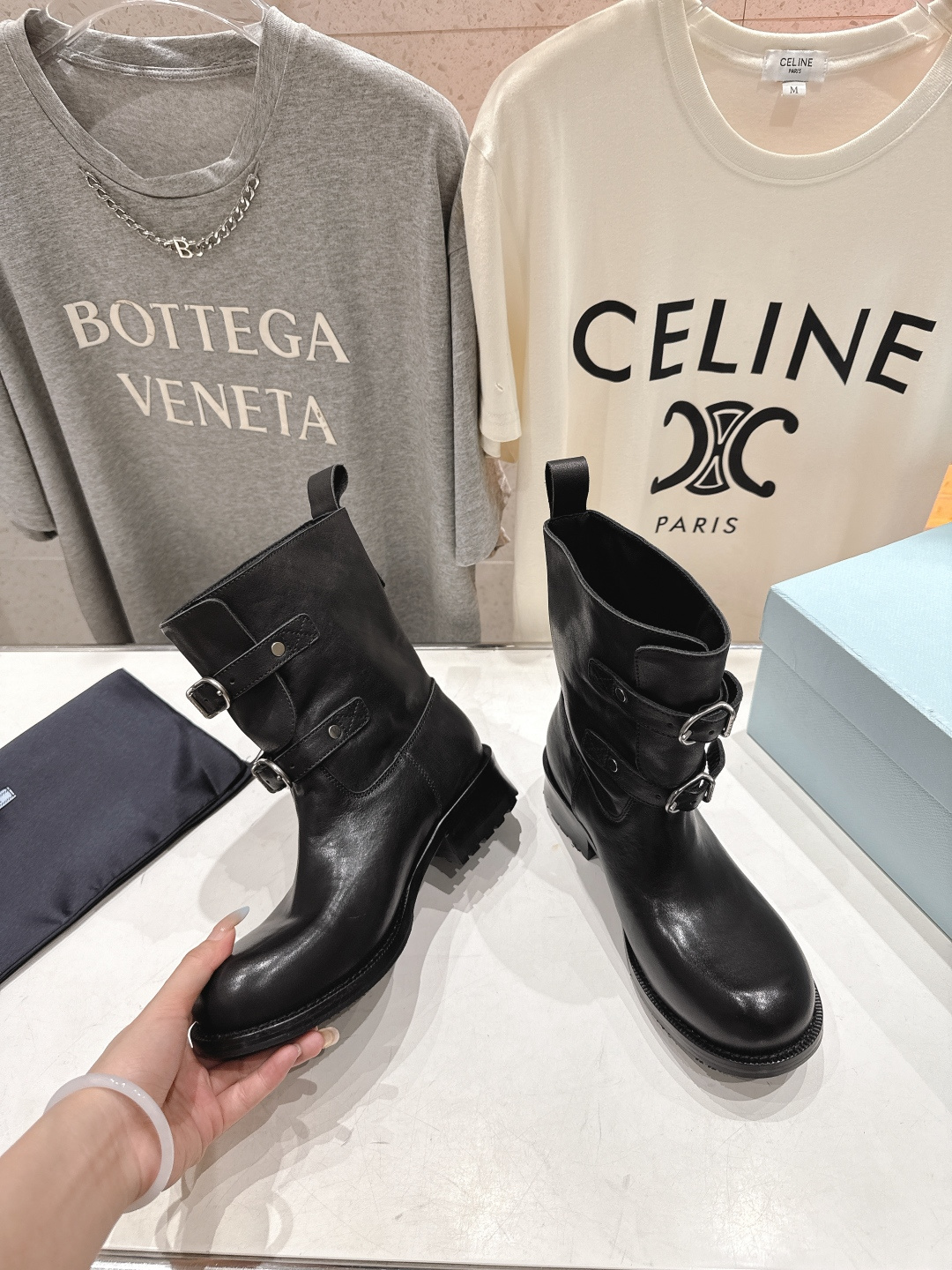 高版本出厂 prada/普拉达F041 2025ss最新厚底双搭扣马丁靴骑士靴短靴，非常耐看的一款走秀款